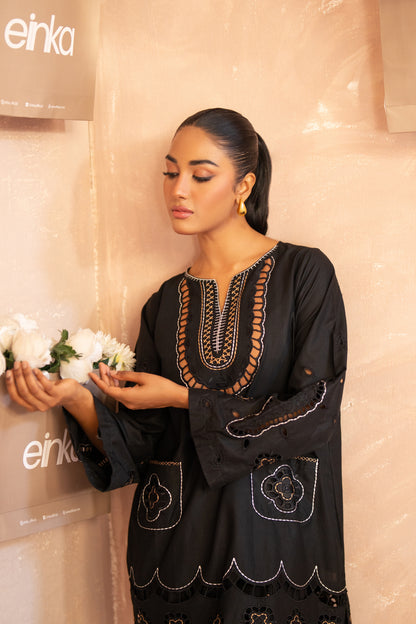 Nia – Black